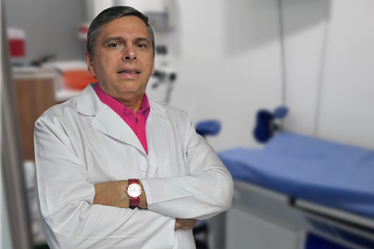 Dr. Carlos Paternina medico especialista en rejuvenecimiento vaginal